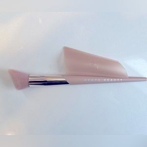 Fenty Beauty Highlight Brush